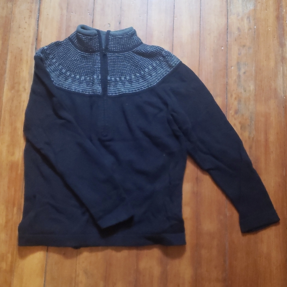 Knitted sweater with front half zipper